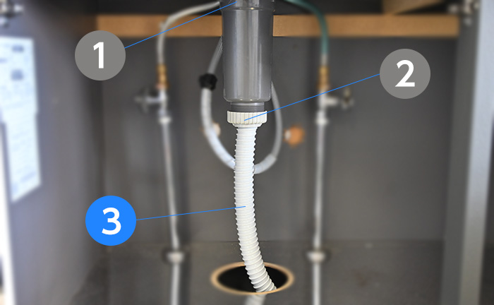 キッチンの排水管が破裂していたり穴が開いている場合