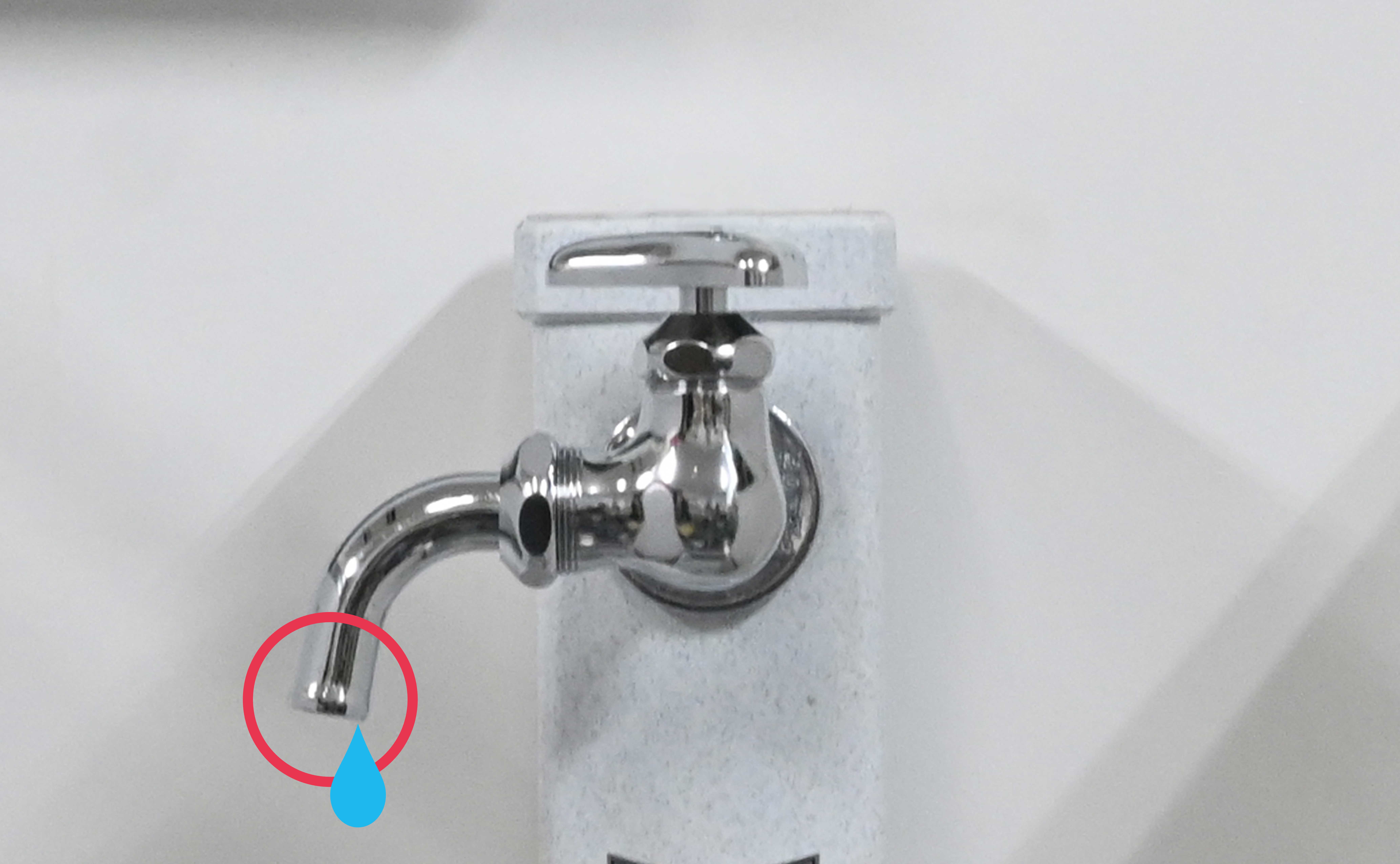 ベランダ蛇口の吐水口の先端から水が漏れている場合